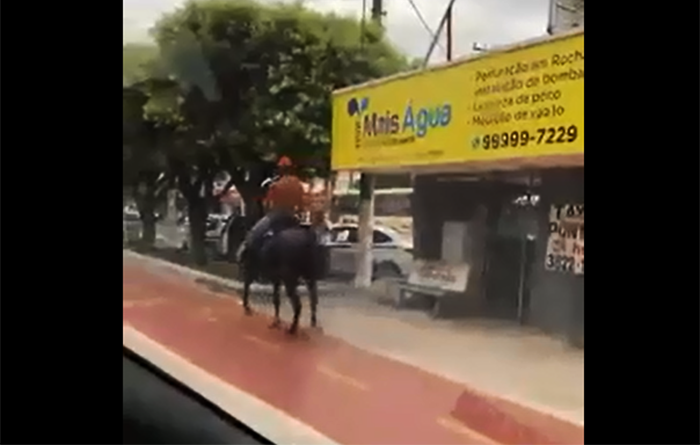Cavalovia movimentada em Itaperuna, digo, ciclovia