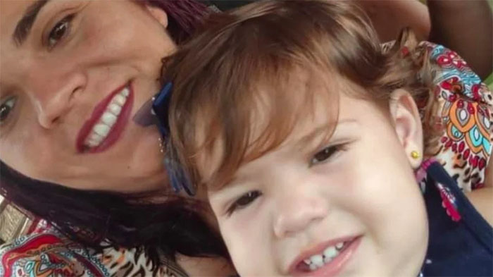 Menina de 1 ano morre após ter o corpo queimado por explosão de churrasqueira