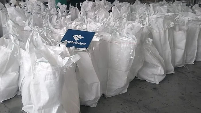 Itália apreende 444,5 kg de cocaína escondida em carga de café do RJ