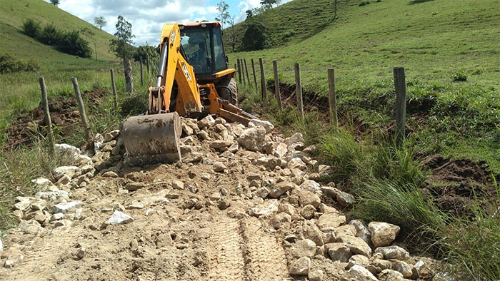 Secretaria de Agricultura de Itaperuna segue recuperando estradas vicinais