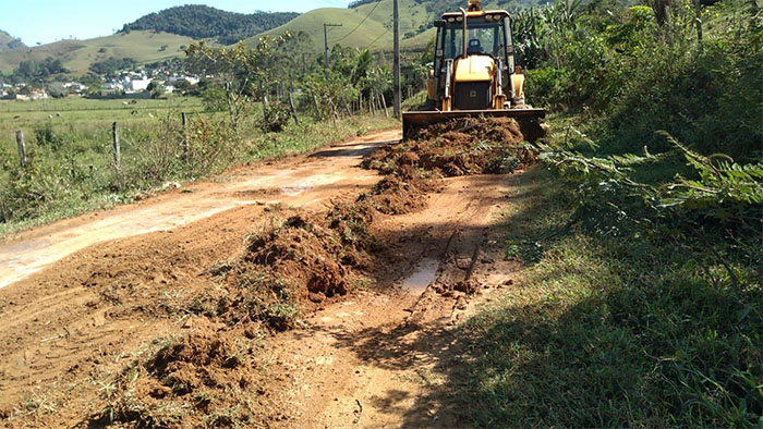 Secretaria de Agricultura de Itaperuna trabalha na recuperação de estradas vicinais