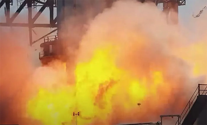 Foguete do projeto espacial de Elon Musk explode durante teste de solo na base do Texas