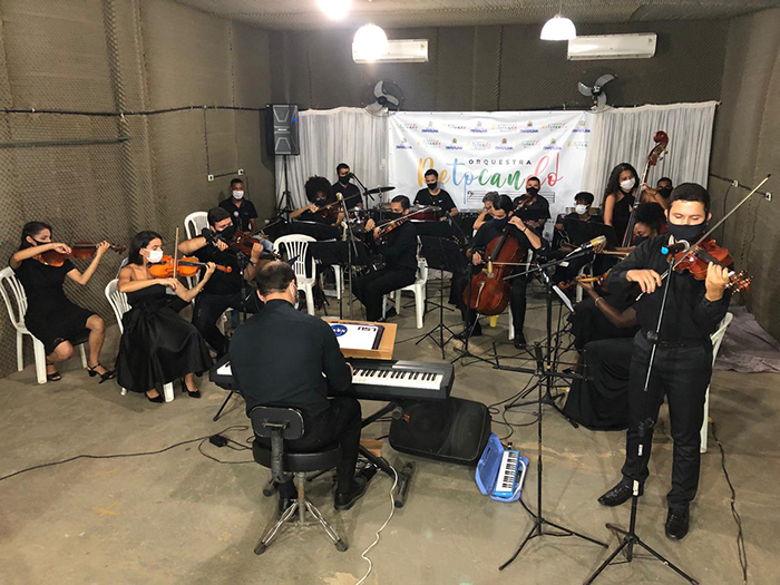 Orquestra Retocando de Itaperuna abre o ano com apresentação online
