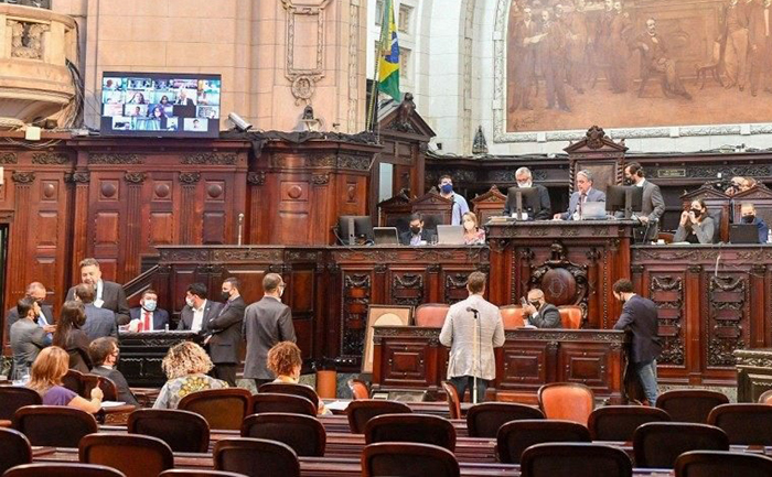 Estado do RJ estuda a possibilidade de programa para substituir o auxílio emergencial