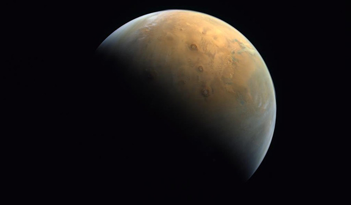 Primeira foto de Marte produzida pela sonda Esperança