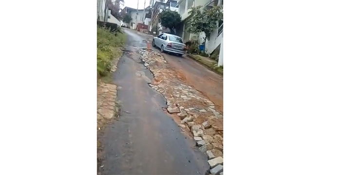 Socorro! Rua em péssimo estado de conservação no Bairro Cehab