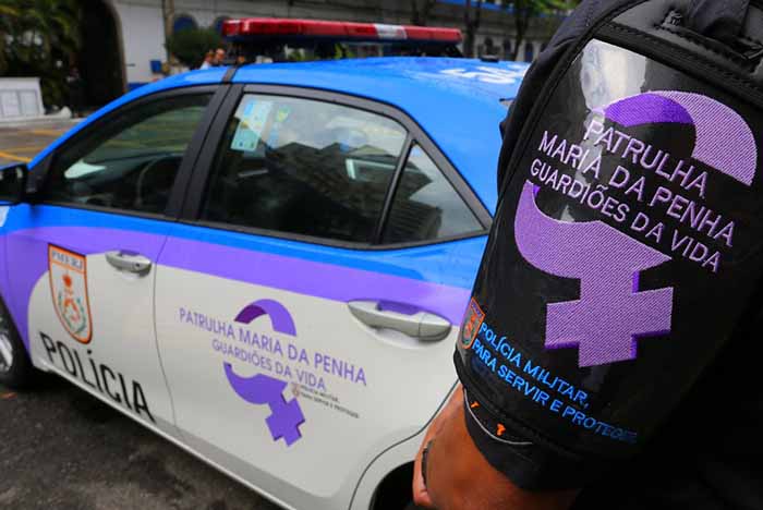 Cláudio Castro sanciona leis para coibir violência doméstica contra mulheres no Estado do RJ