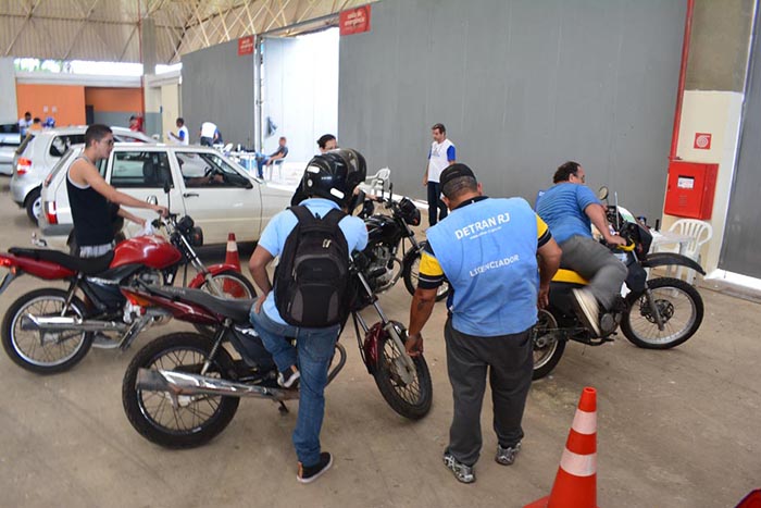 MOTOS PODEM VOLTAR À VISTORIA PRESENCIAL OBRIGATÓRIA DO DETRAN