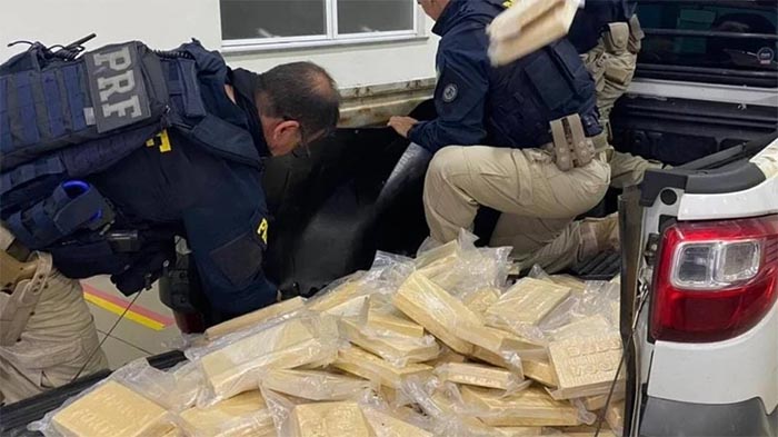 PRF apreende 100kg de pasta base de cocaína no RJ; carga é avaliada em R$ 2,5 mi