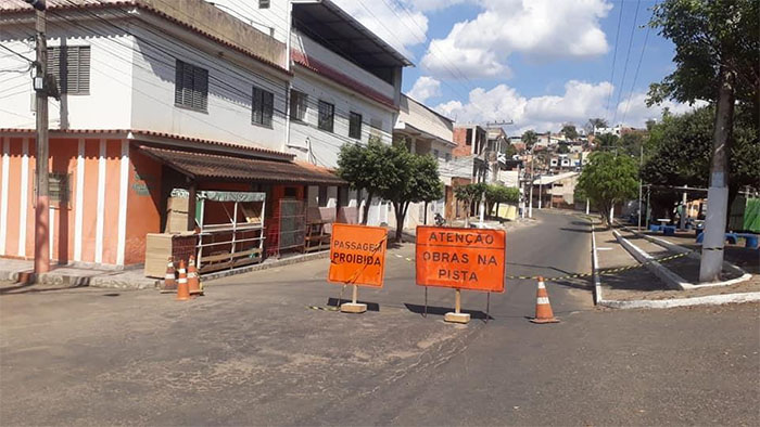 Rua do bairro Carulas ficará fechada por cerca de sete dias por conta das obras de drenagem debaixo da Ponte do Frigorífico, em Itaperuna