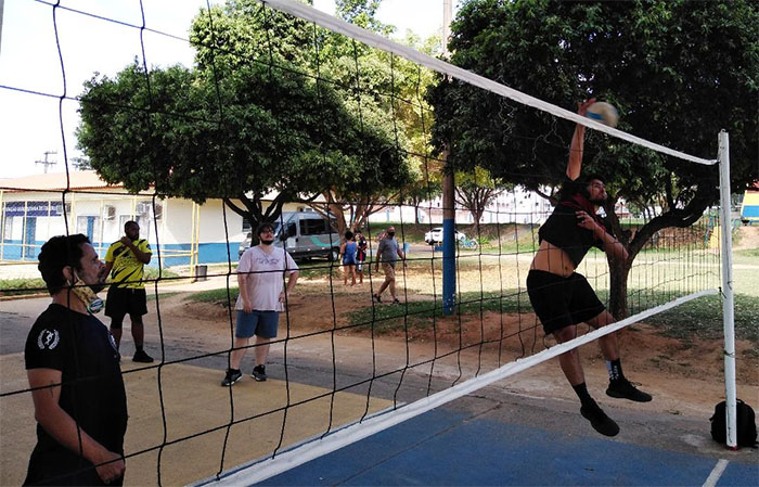 Aulas de Voleibol gratuitas no Poliesportivo em Itaperuna