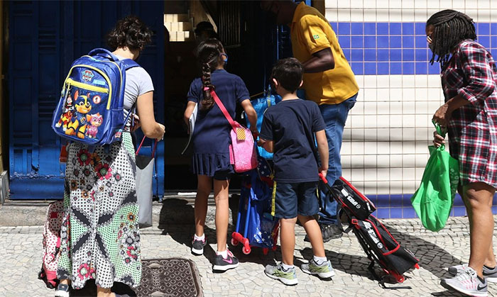 AGORA É LEI: IRMÃOS DEVERÃO SER MATRICULADOS NA MESMA UNIDADE DE ENSINO. DEPUTADA MARTHA ROCHA (PDT) COMEMORA