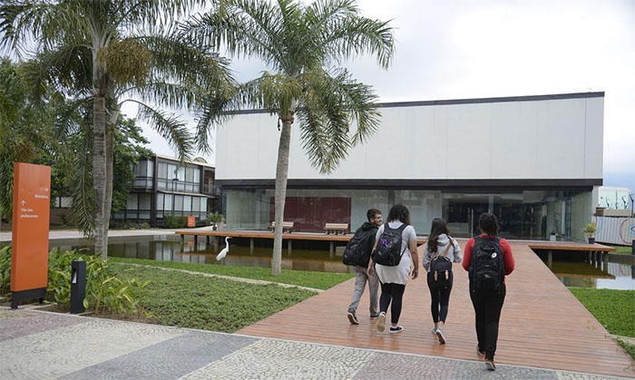 Pesquisa mostra preocupação de estudantes com mercado de trabalho