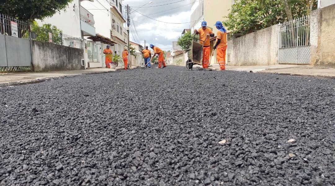 ITAPERUNA: SEGUIMENTO A CRONOGRAMA DE PAVIMENTAÇÃO DE RUAS EM DOIS BAIRROS