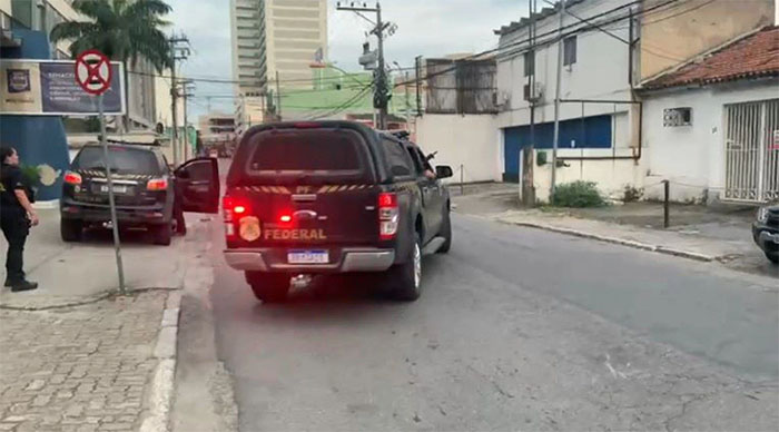 Atualizado: PF combate fraudes na compra de testes de covid-19 no Estado do Rio. Em abril deste ano, Prefeitura de Itaperuna suspeitou de fraude na compra de teste rápido na gestão do ex-prefeito Dr. Vinícius