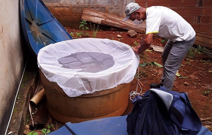 Itaperuna: CVAS realiza cobertura de caixas d´água