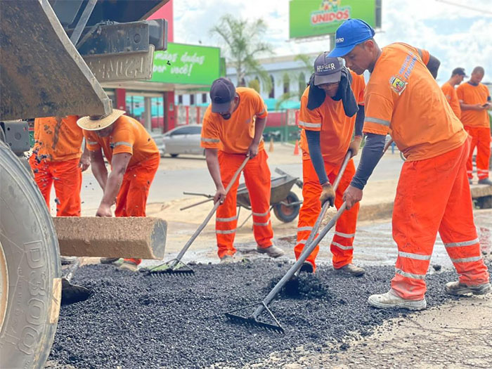 ITAPERUNA: SECRETARIA DE OBRAS SEGUE TRABALHANDO FIRME NA RECUPERAÇÃO DA CIDADE