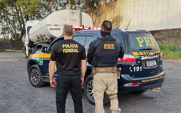 PF e PRF fazem operação contra grupo que adultera combustível para vender em postos do ES