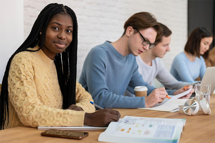 Aulas gratuitas para vestibular e concurso público em Itaperuna