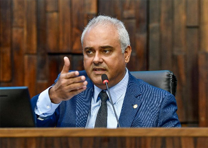 Deputado Jair Bittencourt quer equiparação salarial para professores que atuam em cargos administrativos