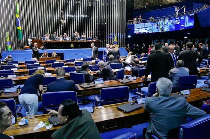 Senado aprova PEC com pacote de auxílios a carentes e a caminhoneiros