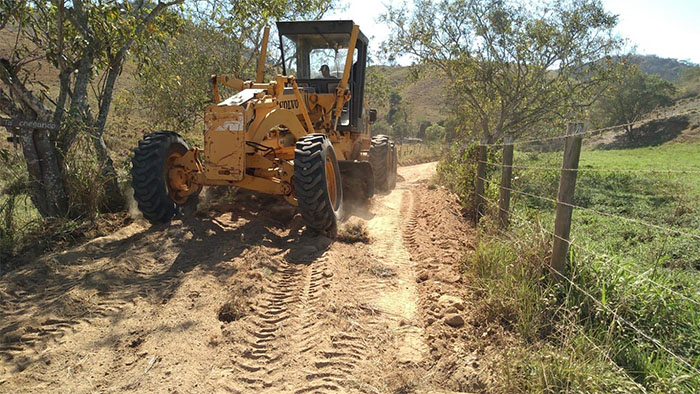 Secretaria de Agricultura de Itaperuna recupera a Estrada do Bambuí