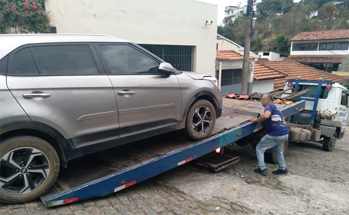 ITAPERUNA: GUARDA CIVIL MUNICIPAL ENCONTRA VEÍCULO FURTADO COM PLACA CLONADA