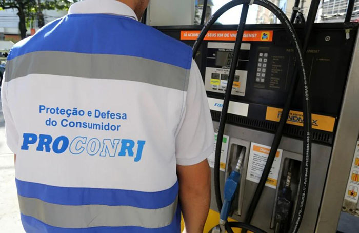 Procon RJ fará operação em postos de combustíveis para verificar redução de preços