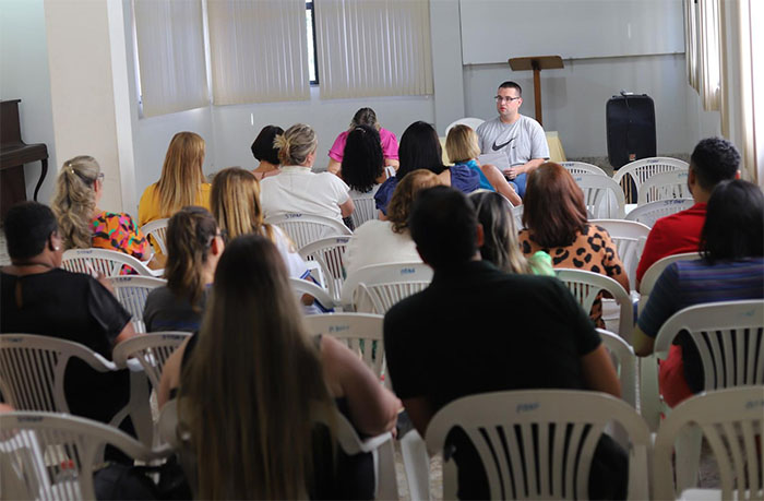 Secretário de Educação de Itaperuna participa de reunião com diretores de escolas