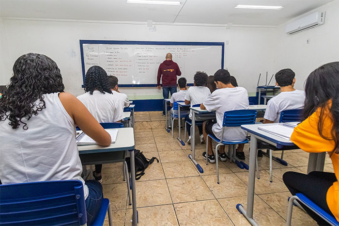 Governo faz nova convocação de professores para a rede estadual de ensino. Ao todo, 596 profissionais foram chamados para reforçar as salas de aula do Estado do Rio