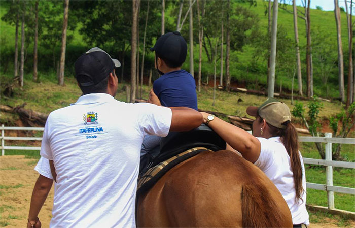 CONHEÇA O ‘PROGRAMA EQUOTERAPIA PEDRA PRETA’ EM ITAPERUNA