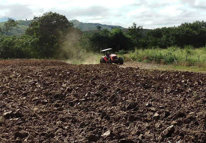 Prefeitura de Itaperuna atende demandas de agricultores e produtores rurais