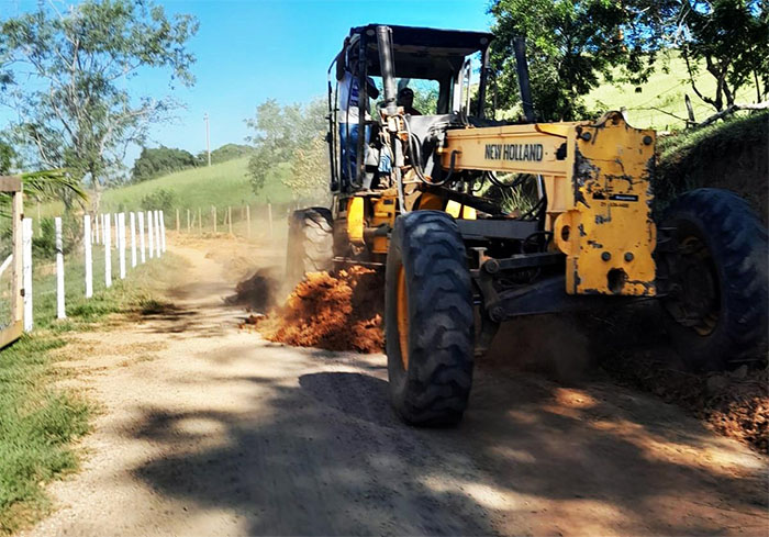 Prefeitura de Itaperuna recupera as estradas do Bambuí e Poço Fundo