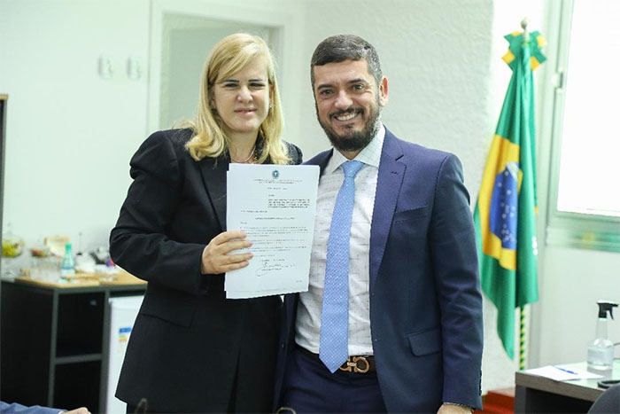 Bacellar atende pleito da OAB-RJ e protocola PL de isenção da taxa judiciária para advogados