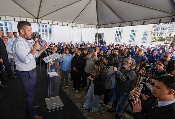 Governador em exercício entrega 44 novos veículos para reforçar trabalho de técnicos da Emater-Rio