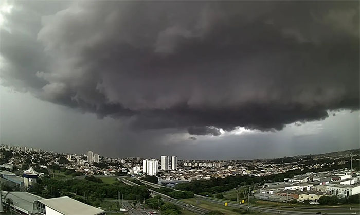 Frente fria traz chuva intensa ao RJ; volumes podem chegar a 150 mm até sexta-feira