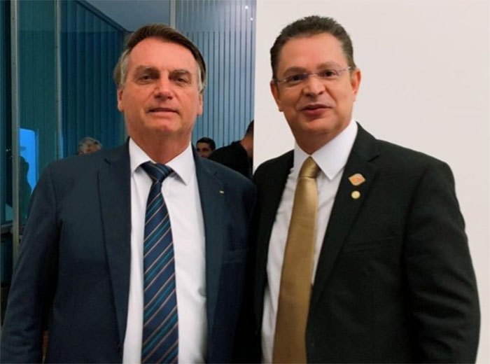Jair Bolsonaro articula nome de Sóstenes Cavalcante ao Senado pelo Rio em 2026