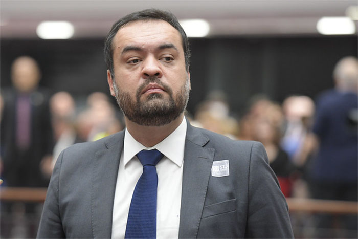 MP aciona Cláudio Castro e cobra do governador explicações por corte de repasses da Saúde em Campos
