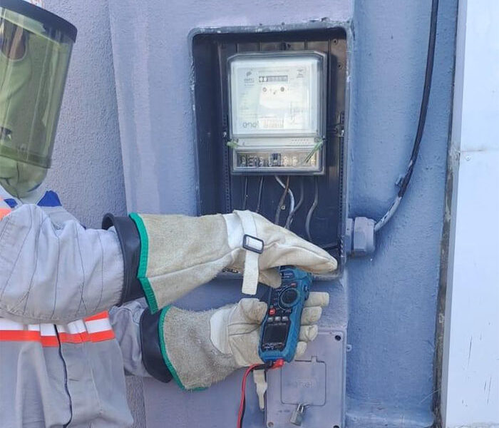OPERAÇÃO DA ENEL RIO REMOVE ‘GATOS’ DE ENERGIA EM RESIDÊNCIA E COMÉRCIOS DE ITAPERUNA