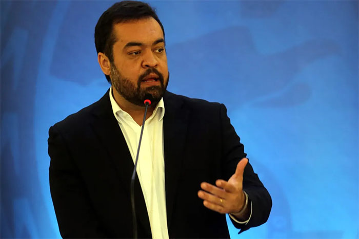 Pesquisa mostra Castro na liderança do segundo voto para o Senado e reforça dilema sobre deixar governo nas mãos de Bacellar