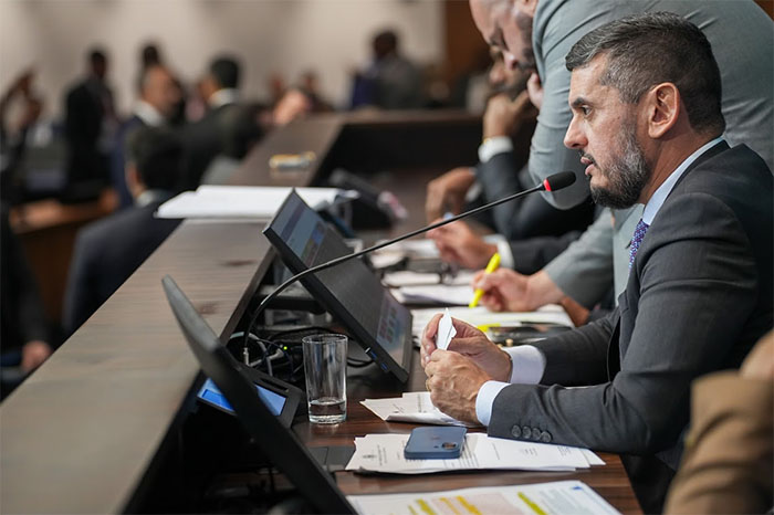 PRESIDENTE BACELLAR PROTOCOLA PROJETO QUE REPASSA R$ 220 MILHÕES A MUNICÍPIOS E AO ESTADO COM COAUTORIA DE TODOS OS DEPUTADOS