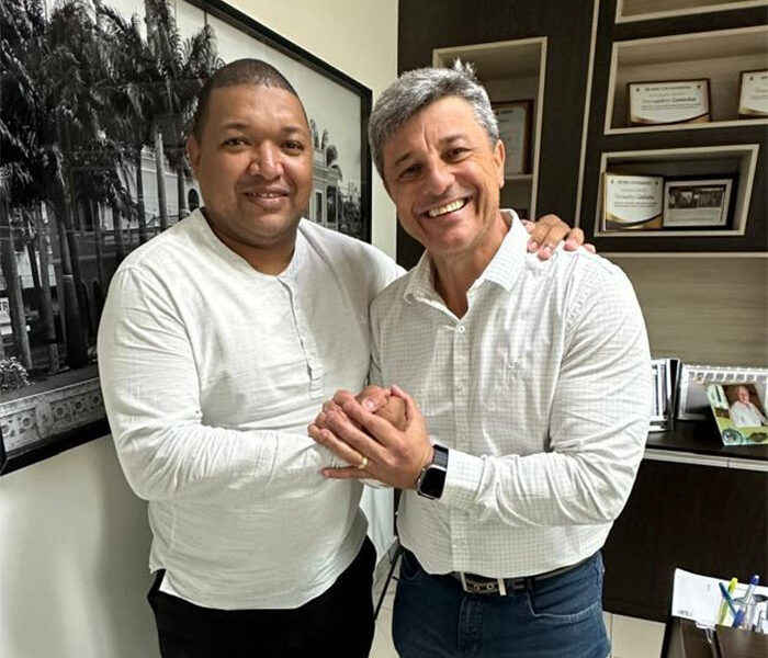 POLÍTICA SE CONSTRÓI COM DIÁLOGO