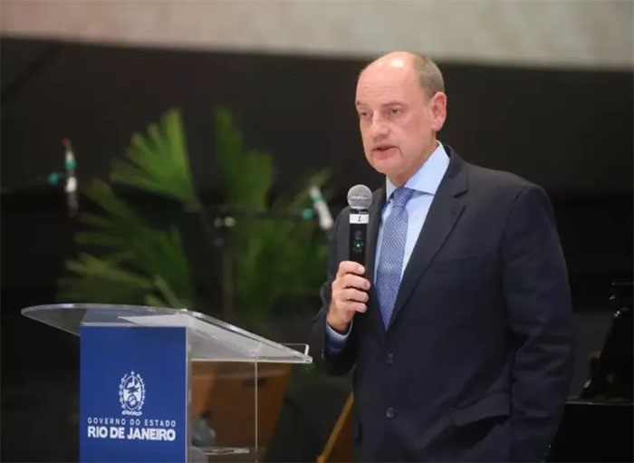 Governador em exercício extingue subsecretarias da Casa, corta mais de 300 cargos e troca comando do Rioprevidência