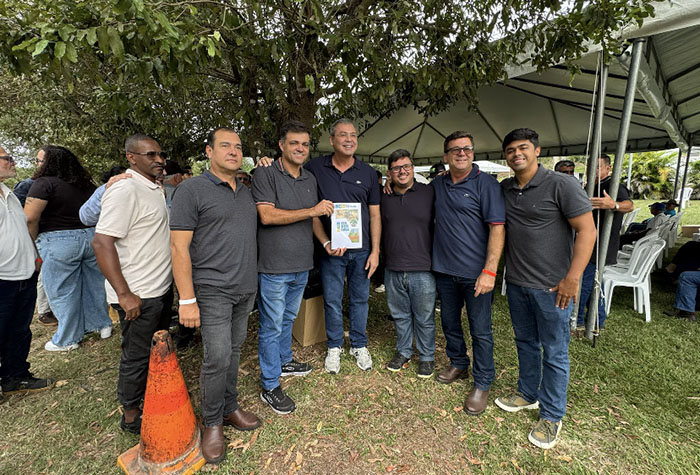 Deputado Federal Lindbergh Farias entrega equipamentos para agricultura familiar em Italva e anuncia nova Casa do Autismo em Itaperuna